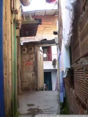 Circulación y acceso a viviendas en el Barrio La Iguaná
CEHAP, 2008
Palabras clave: Barrio La Iguaná Medellín