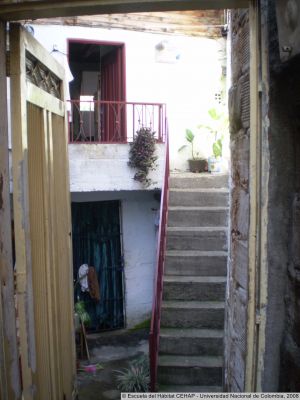 Circulación y acceso a viviendas en el Barrio La Iguaná
CEHAP, 2008
Palabras clave: Barrio La Iguaná Medellín