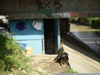 Vivienda bajo el puente de la Quebrada La Iguana en la carrera 65
CEHAP, 2008
Palabras clave: Quebrada La Iguana Vivienda