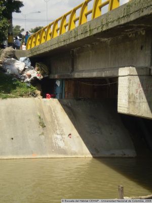 Bajos del Puente sobre La Quebrada La Iguaná sobre la Carrera 65
CEHAP, 2008
Palabras clave: Quebrada La Iguaná Medellín