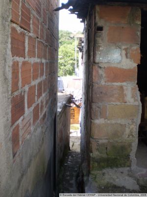 Circulación y acceso a viviendas en el Barrio La Iguaná
CEHAP, 2008
Palabras clave: Barrio La Iguaná Medellín Vivienda