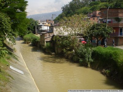 Viviendas a orillas de la Quebrada La Iguaná por la carrera 65
CEHAP, 2008
Palabras clave: Barrio La Iguaná Medellín
