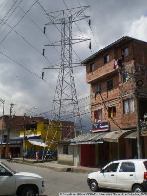Viviendas en el Barrio La Iguaná (uso comercial)
CEHAP, 2008
Palabras clave: Barrio La Iguana Comercio