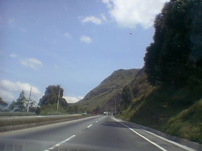 Via de la autopista Medellin Bogota
CEHAP 2005
Palabras clave: VIAS