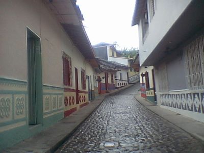 Vista de calle y viviendas tipicas en Guatape
Cehap, 2006
Palabras clave: GUATAPE VIVIENDA TRADICIONAL