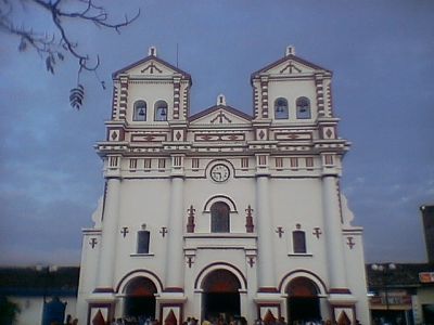 Parte frontal de la Iglesia de Guatape
Cehap, 2005
Palabras clave: IGLESIAS GUATAPE