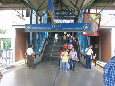 Interior de la Estacion industriales del Metro
SENIA SALAZAR MALDONADO 2008
Palabras clave: METRO ESTACIONES