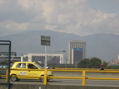 Avenida frente a estacion industriales
SENIA SALAZAR MALDONADO 2008
Palabras clave: VIAS CALLES MALLA VIAL MEDELLIN