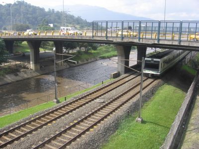 Metro paralelo al rio  Medellin 
SENIA SALAZAR MALDONADO 2008
Palabras clave: METRO MEDELLIN