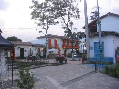 Ubicado en el cerro Nutibara Replica de un pueblito paisa
Senia Salazar, 2008
