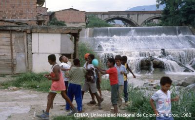 Actividades lúdicas en las riberas de la Quebrada La Iguaná
Cehap, 1980
Palabras clave: LA IGUANA BARRIOS MEDELLIN
