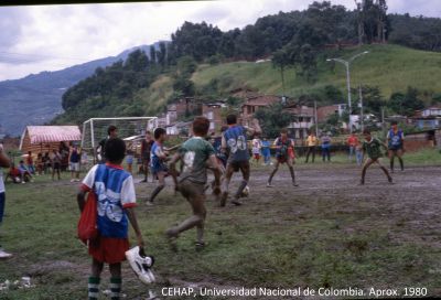 Actividades lúdicas en cancha de futbol en el Barrio La Iguaná
Cehap, 1980
Palabras clave: LA IGUANA BARRIOS MEDELLIN