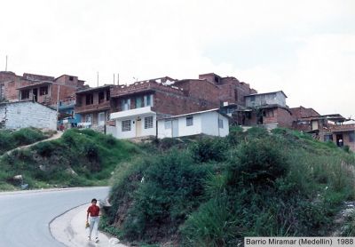Vías de acceso al Barrio Miramar: Proyecto de vivienda prefabricada
Universidad Nacional de Colombia, 1988
Palabras clave: Vivienda prefabricada Barrio Miramar ICT Programa de vivienda estatal Calidad habitacional