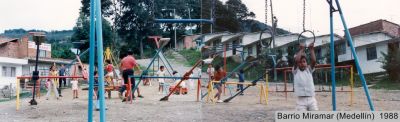 Zona de recreación infantil en el Barrio Miramar: Proyecto de vivienda prefabricada del Instituto de Crédito Territorial
Universidad Nacional de Colombia, 1988
Palabras clave: Vivienda prefabricada Barrio Miramar ICT Programa de vivienda estatal