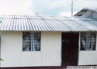 Detalles de la fachada de la vivienda del Proyecto del Instituto de Crédito Territorial de vivienda prefabricada en el Barrio Miramar
Universidad Nacional de Colombia, 1988
Palabras clave: Vivienda prefabricada Barrio Miramar ICT Programa de vivienda estatal Calidad habitacional