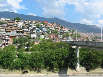 Puente sobre el río Medellín de acceso al Barrio Moravia
Universidad Nacional de Colombia, 2003
Palabras clave: Barrio Moravia Mejoramiento