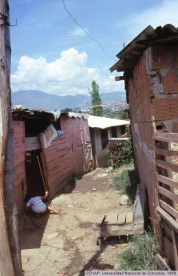 Acceso a viviendas en el Barrrio Moravia, 1988
Gilberto Arango, 1988
CEHAP
Palabras clave: BARRIO MORAVIA MEJORAMIENTO BARRIAL 1988