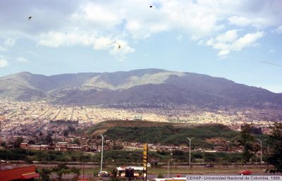 Panorámica del Barrio Moravia en 1988
Gilberto Arango, 1988
CEHAP
Palabras clave: BARRIO MORAVIA MEJORAMIENTO BARRIAL 1988