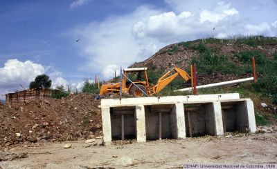 Trabajos de remoción de basuras en el Barrio Moravia, 1988
Gilberto Arango, 1988
CEHAP
Palabras clave: BARRIO MORAVIA MEJORAMIENTO BARRIAL 1988
