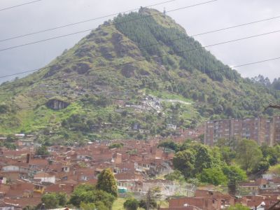 Viviendas en la parte baja del Cerro el Picacho
2007
Palabras clave: BARRIOS MEDELLIN EL PICACHO DOCE DE OCTUBRE