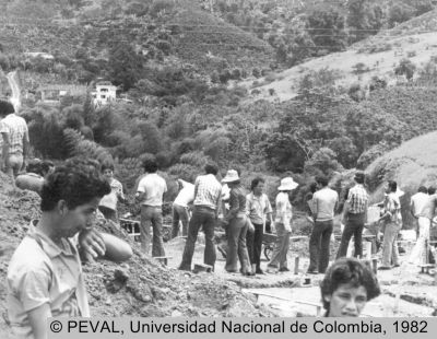 Participación de la comunidad en el proyecto de autoconstrucción de viviendas de la Organización de Destechados Camilo Torres
Peval, 1982
Palabras clave: Autoconstrucción Vivienda Pereira