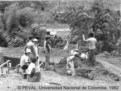 Participación de la comunidad en el proyecto de autoconstrucción de viviendas de la Organización de Destechados Camilo Torres
Peval, 1982
Palabras clave: Autoconstrucción Vivienda Pereira