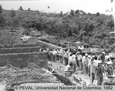 Participación de la comunidad en el proyecto de autoconstrucción de viviendas de la Organización de Destechados Camilo Torres
Peval, 1982
Palabras clave: Autoconstrucción Vivienda Pereira