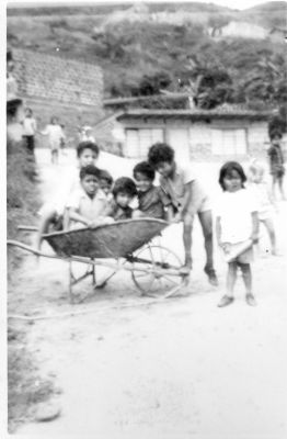Juegos de calle en los barrios de Medellín 
Unal - Facultad de Arquitectura, 1976
Palabras clave: Recreación Barrios Medellín