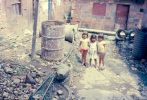 Calles y casas en malas condiciones en el barrio La Iguaná
CEHAP, ATT-PHP, 1987
Palabras clave: CALLES VIVIENDA LA IGUANA NIÑOS