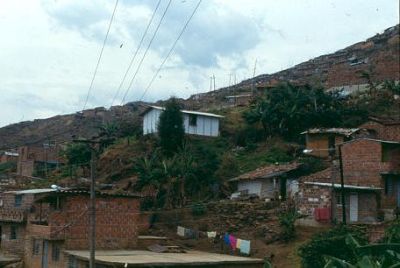 Vivienda en zona de alto riesgo
CEHAP-1987
Palabras clave: ZONAS DE RIESGO