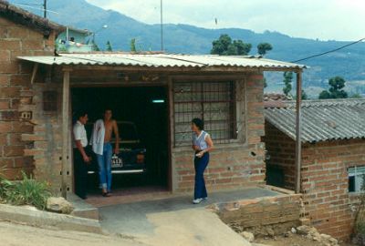 Construccion de vivienda en ladrillo en barrio popular
CEHAP-1987
Palabras clave: VIVIENDA BARRIOS INFORMALES
