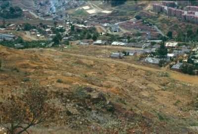 Proceso de construccion del Barrio Villatina en 1987
CEHAP-1987
Palabras clave: BARRIO DE INVASION