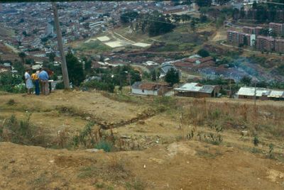 Terrenos sin construir en el Barrio Villatina en 1987
CEHAP-1987
Palabras clave: TERRENO CONSTRUCCION BARRIOS INFORMALES