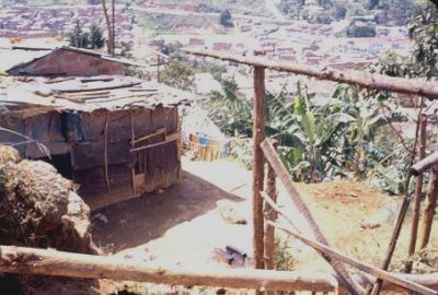Vivienda precaria en zona alta de Villatina, Medellin
CEHAP
Palabras clave: VILLATINA ZONAS DE RIESGO