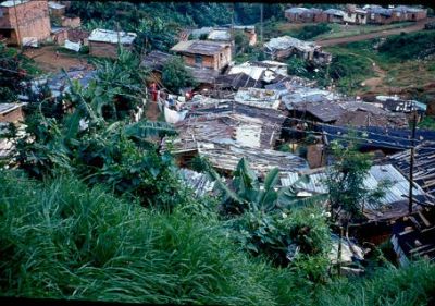 Techos en carton y piedra
CEHAP, 1987
Palabras clave: VILLATINA RANCHOS BARRIOS DE INVASION
