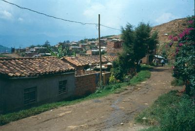 Via sin pavimentar
CEHAP
Palabras clave: VIVIENDA VILLATINA