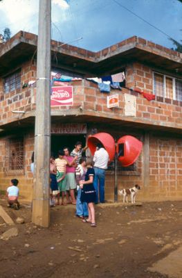 Calle sin pavimentar en el barrio villatina
CEHAP-1987
Palabras clave: VILLATINA CALLES ESPACIO PUBLICO