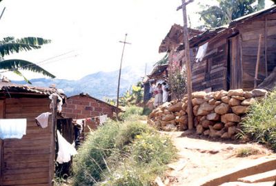 Vias de acceso sin pavimentar a las vivendas de Villatina
CEHAP-1987
Palabras clave: CALLES VILLATINA