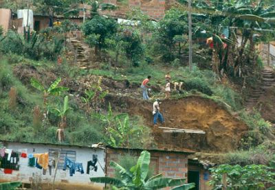 Construccion vivienda de invasion
CEHAP-1987
Palabras clave: BARRIO DE INVASION VILLATINA