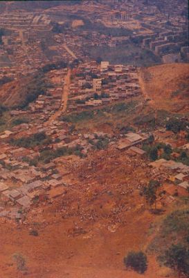 Zona de derrumbe del desastre de Villatina de 1987
©Archivo El Colombiano, 1987
Palabras clave: TRAGEDIA DESLIZAMIENTOS VILLATINA