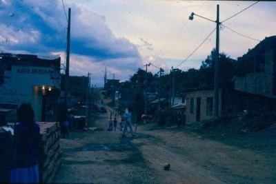 Calle sin pavimentar
1988, Cehap AT-PHP
Palabras clave: POPULAR 1 DESASTRES