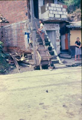 Escalinatas de acceso a vivienda
CEHAP, ATT-PHP, 1987
Palabras clave: BARRIOS LA IGUANA
