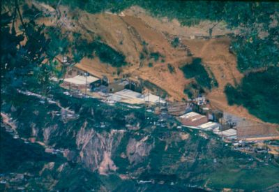 Loteo y construccion de Ranchos en laderas en el barrio Ocho de Marzo de Medellin
CEHAP, 1987, AT-PHP
Palabras clave: RANCHOS OCHO DE MARZO INVASIONES ZONAS DE RIESGO