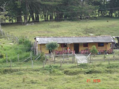 Vivienda campesina en el Corregimiento de Santa Elena
2005
Palabras clave: VIVIENDA RURAL SANTA ELENA