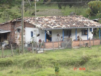 Vivienda campesina en el Corregimiento de Santa Elena
2005
Palabras clave: VIVIENDA RURAL SANTA ELENA
