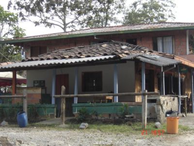 Vivienda campesina en el Corregimiento de Santa Elena
2005
Palabras clave: VIVIENDA RURAL SANTA ELENA