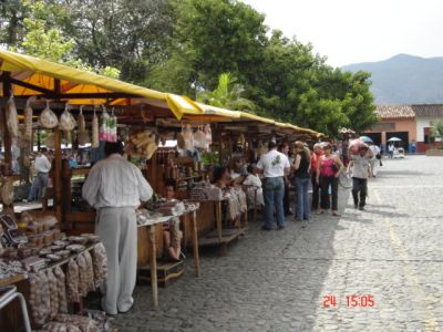 Puestos de ventas en parque de Santafé de Antioquia
2005
Palabras clave: ECONOMIA INFORMAL SANTAFE DE ANTIOQUIA