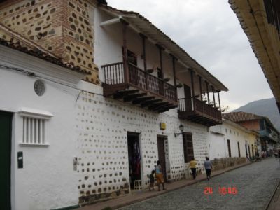 Vivienda tipica con balcones en Santafe de Antioquia
2005
Palabras clave: VIVIENDA TRADICIONAL BALCONES SANTAFE DE ANTIOQUIA