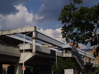 Afueras de Estacion del Metro
2004
Palabras clave: METRO MEDELLIN