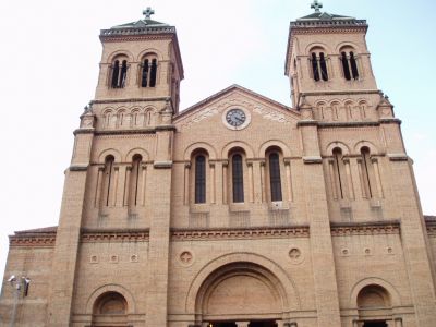 Parte frontal de la Catedral Metropolitana
2005
Palabras clave: IGLESIAS MEDELLIN